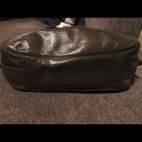 Coach gray patent leather shoulder bag - Picture 3 of 6